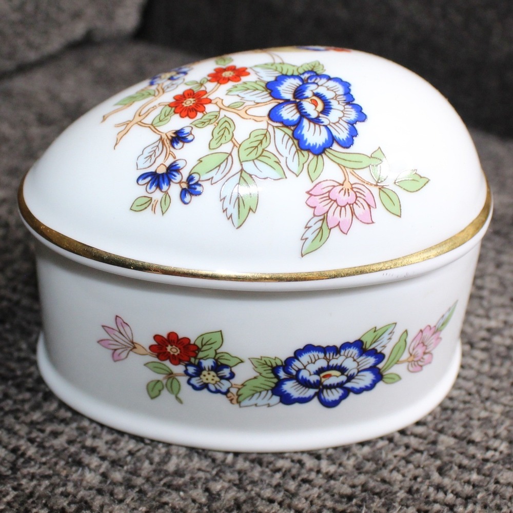 Royal Tara Fine Bone China Floral Oval Trinket Box Made‎ in England Vintage